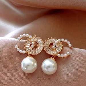 Nwtib. Beautiful faux pearl and zirconia luxery style earrings set